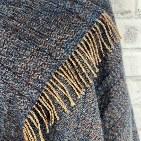 100% Lambswool Tweed Ruana Herringbone Woven Made in UK Blue/Multi - Picture 3 of 8